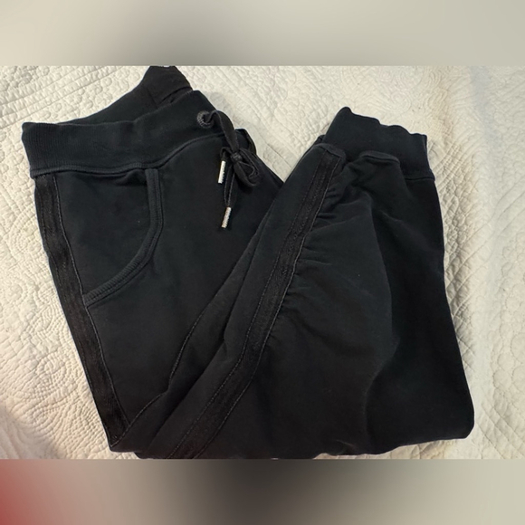 LULULEMON RARE old school capri sweatpants - Picture 6 of 7